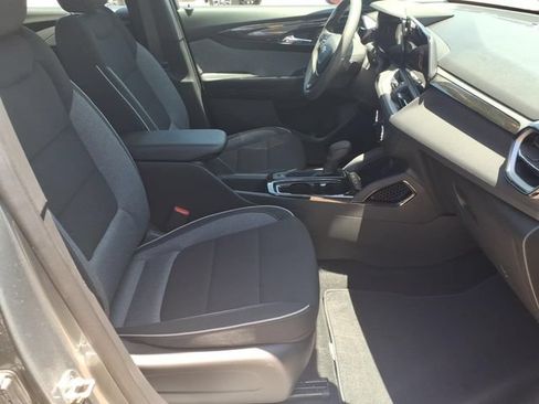 Used 2025 Chevrolet TrailBlazer LS AWD/4WD image 10