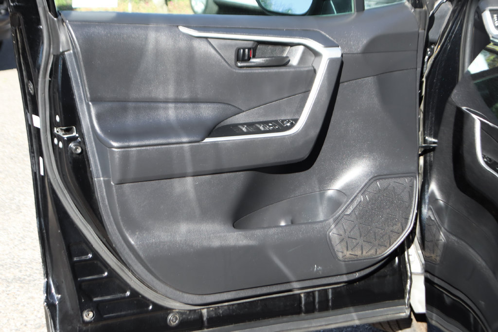 Used 2021 Toyota RAV4 LE FWD image 14