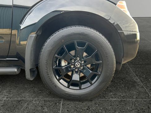 Used 2021 Nissan Frontier SV w/ Midnight Edition Floor Mats image 9