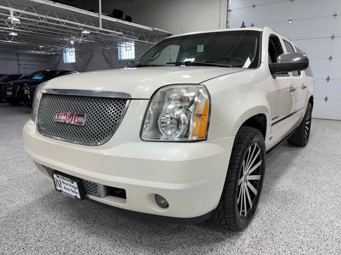 Used 2012 GMC Yukon XL Denali image 4