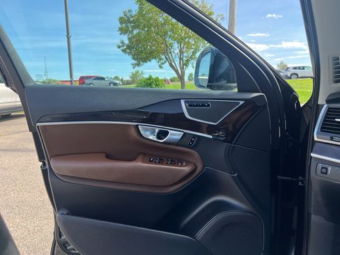 Used 2019 Volvo XC90 T6 Momentum AWD/4WD image 23
