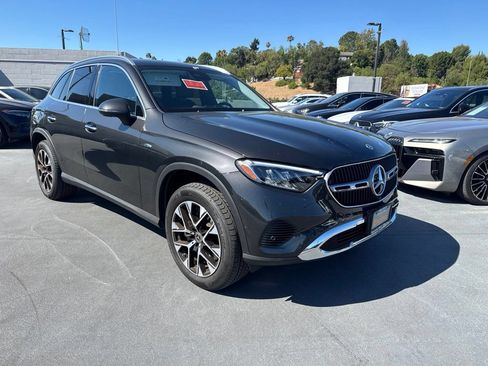 Used 2025 Mercedes-Benz GLC 350e 4MATIC image 3