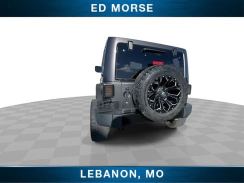 Used 2018 Jeep Wrangler Unlimited Sahara image 2