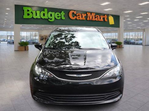 Used 2017 Chrysler Pacifica Touring FWD image 2