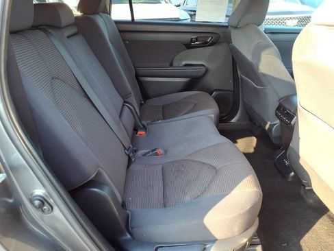 Used 2023 Toyota Highlander L FWD image 23
