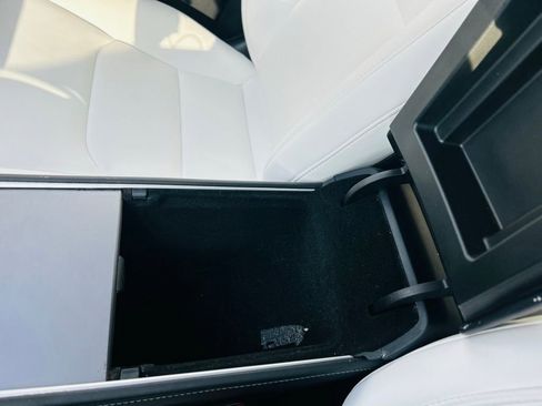 Used 2021 Tesla Model Y Performance image 32