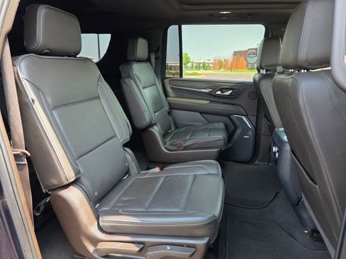 Used 2022 GMC Yukon XL Denali w/ Denali Premium Package image 24