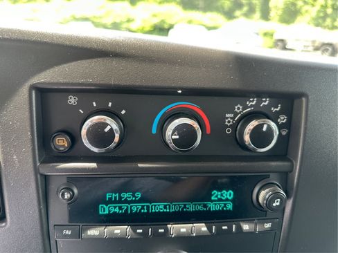 Used 2020 Chevrolet Express 3500 LT w/ LT Preferred Equipment Group RWD image 28