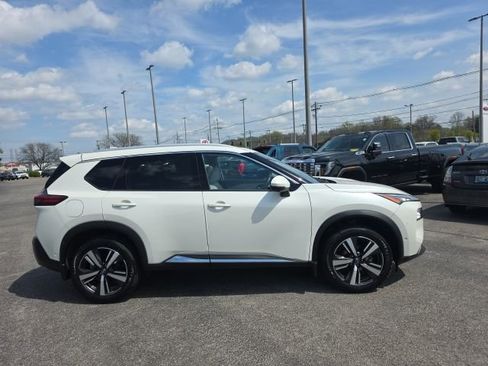 Used 2023 Nissan Rogue SL w/ SL Premium Package image 4