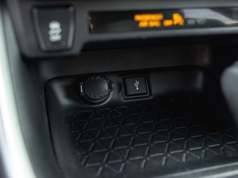Certified 2020 Toyota RAV4 XLE w/ Carpet Mat Package FWD image 21