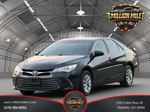 Used 2015 Toyota Camry LE FWD image 6
