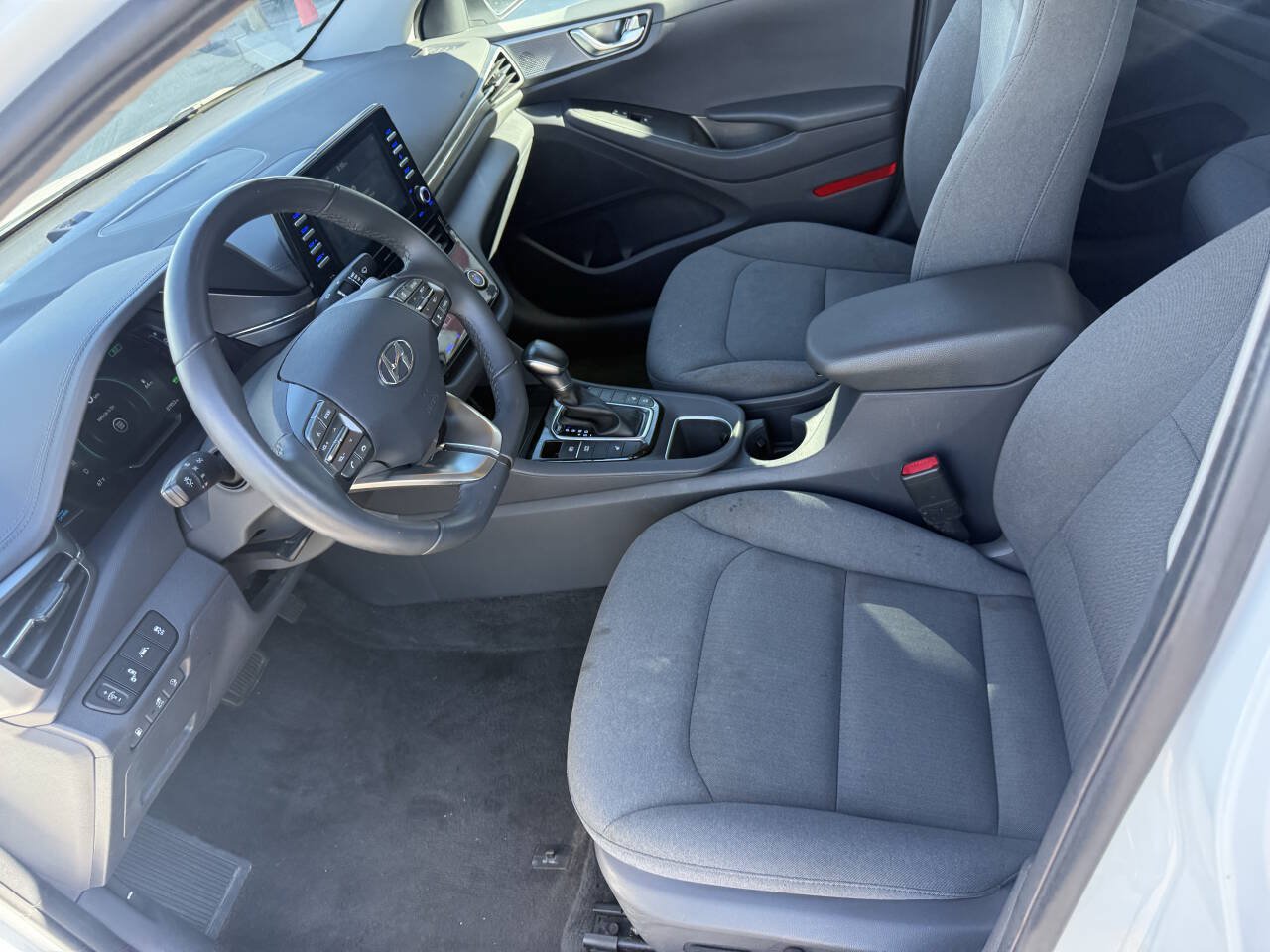 Used 2020 Hyundai Ioniq SEL FWD image 18