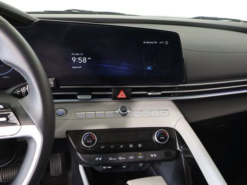 Certified 2024 Hyundai Elantra Limited image 5