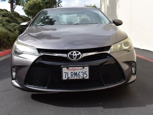 Used 2015 Toyota Camry SE FWD image 2