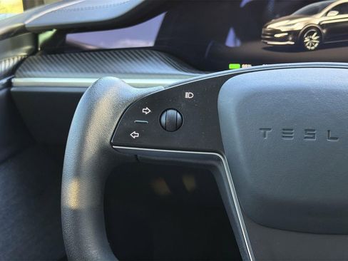 Used 2022 Tesla Model X Plaid image 9