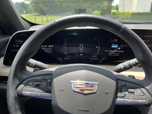 Used 2025 Cadillac XT4 Premium Luxury FWD image 21