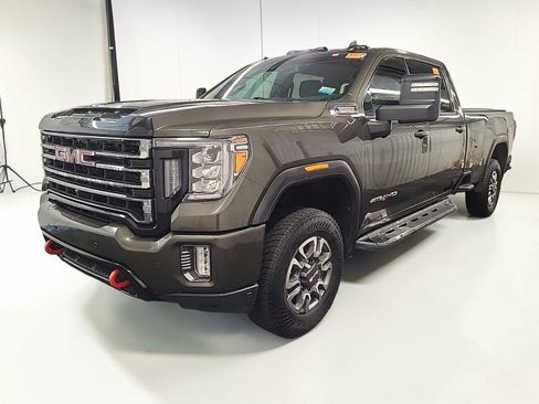 Used 2022 GMC Sierra 2500 AT4 w/ AT4 Preferred Package AWD/4WD image 3