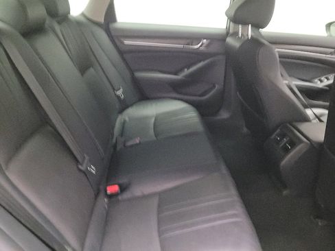 Used 2018 Honda Accord Touring image 19