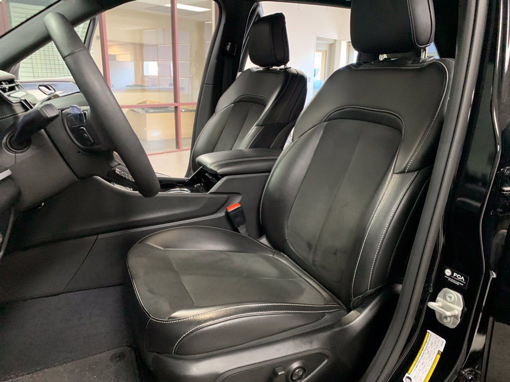 Used 2023 Jeep Grand Cherokee Altitude AWD/4WD image 8