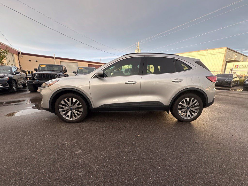 Used 2020 Ford Escape Titanium w/ Titanium Premium Package 2.0 AWD/4WD image 7