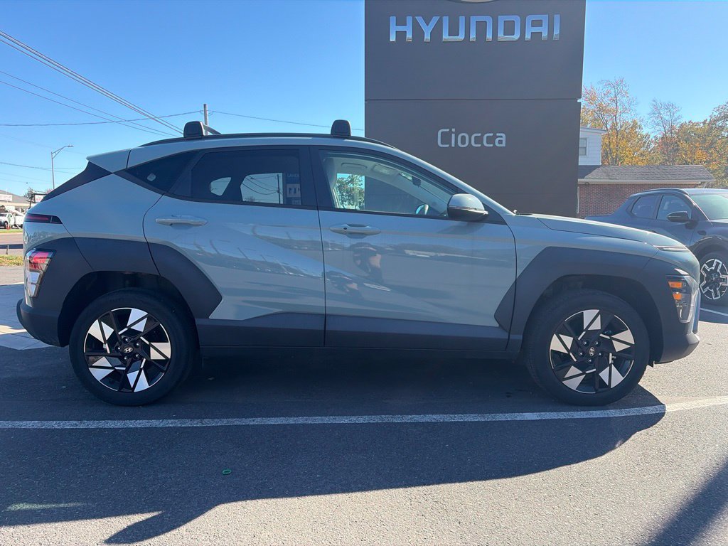 Used 2024 Hyundai Kona SEL AWD/4WD image 3