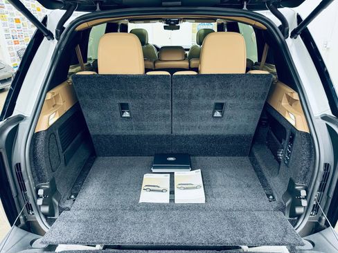 Used 2025 Land Rover Range Rover Long Wheelbase SE image 26