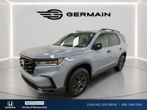 Used 2025 Honda Pilot TrailSport image 4