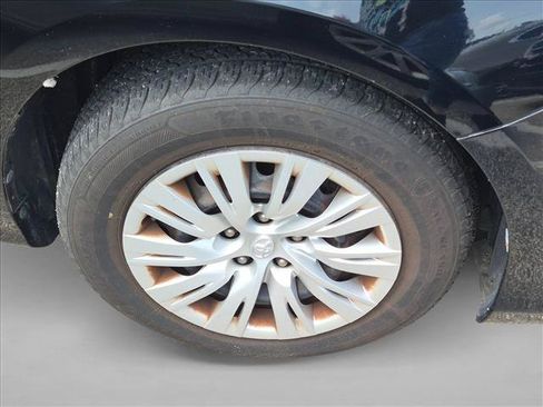 Used 2012 Toyota Camry LE FWD image 7