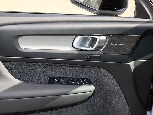 New 2026 Volvo XC40 B5 Ultra w/ Climate Package image 11