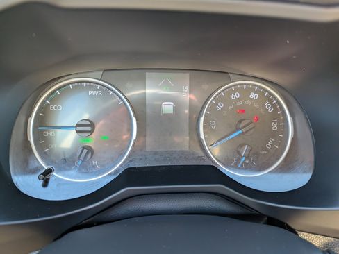Used 2022 Toyota RAV4 XLE AWD/4WD image 25