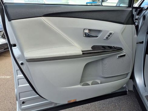Used 2013 Toyota Venza Limited image 13