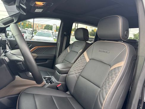 Used 2024 GMC Canyon Denali AWD/4WD image 12