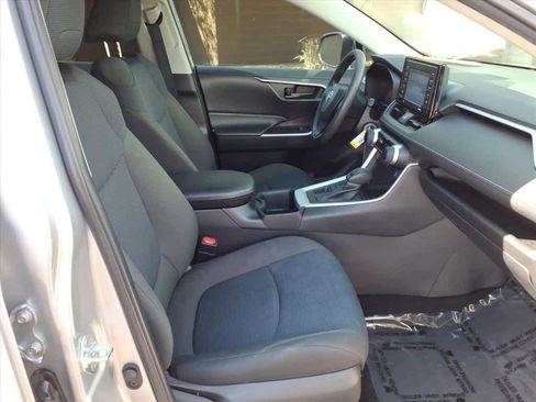 Used 2022 Toyota RAV4 LE image 18