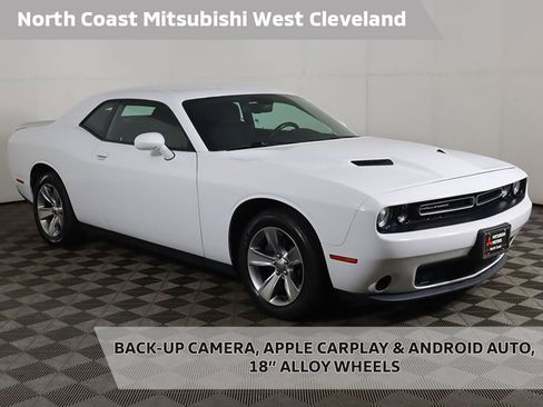 Used 2019 Dodge Challenger SXT image 1