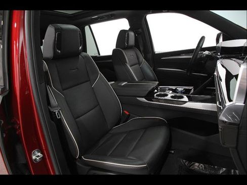 Certified 2025 Cadillac Escalade Sport w/ LPO, ONYX Package AWD/4WD image 18