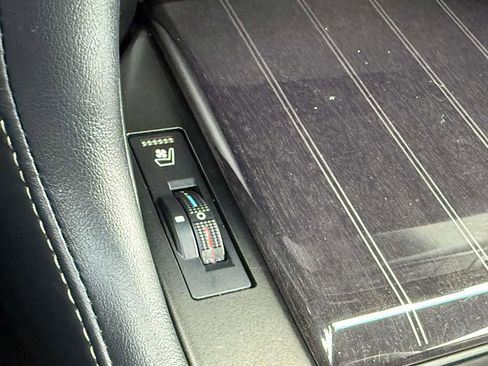 Used 2023 Lexus GX 460 Premium w/ Premium Package image 24