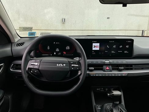 Used 2025 Kia K4 LXS image 13