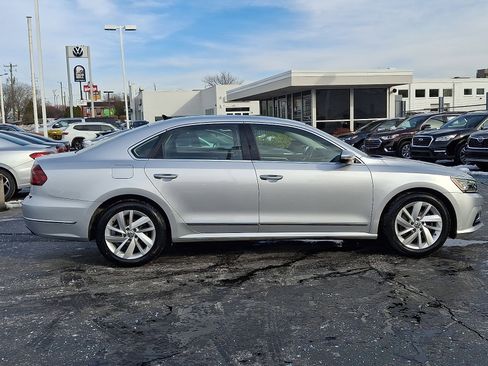 Used 2018 Volkswagen Passat 2.0T SE image 7