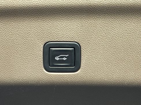 Certified 2023 GMC Yukon XL Denali RWD image 11