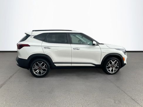 Certified 2023 Kia Seltos SX w/ SX Sunroof Package AWD/4WD image 8