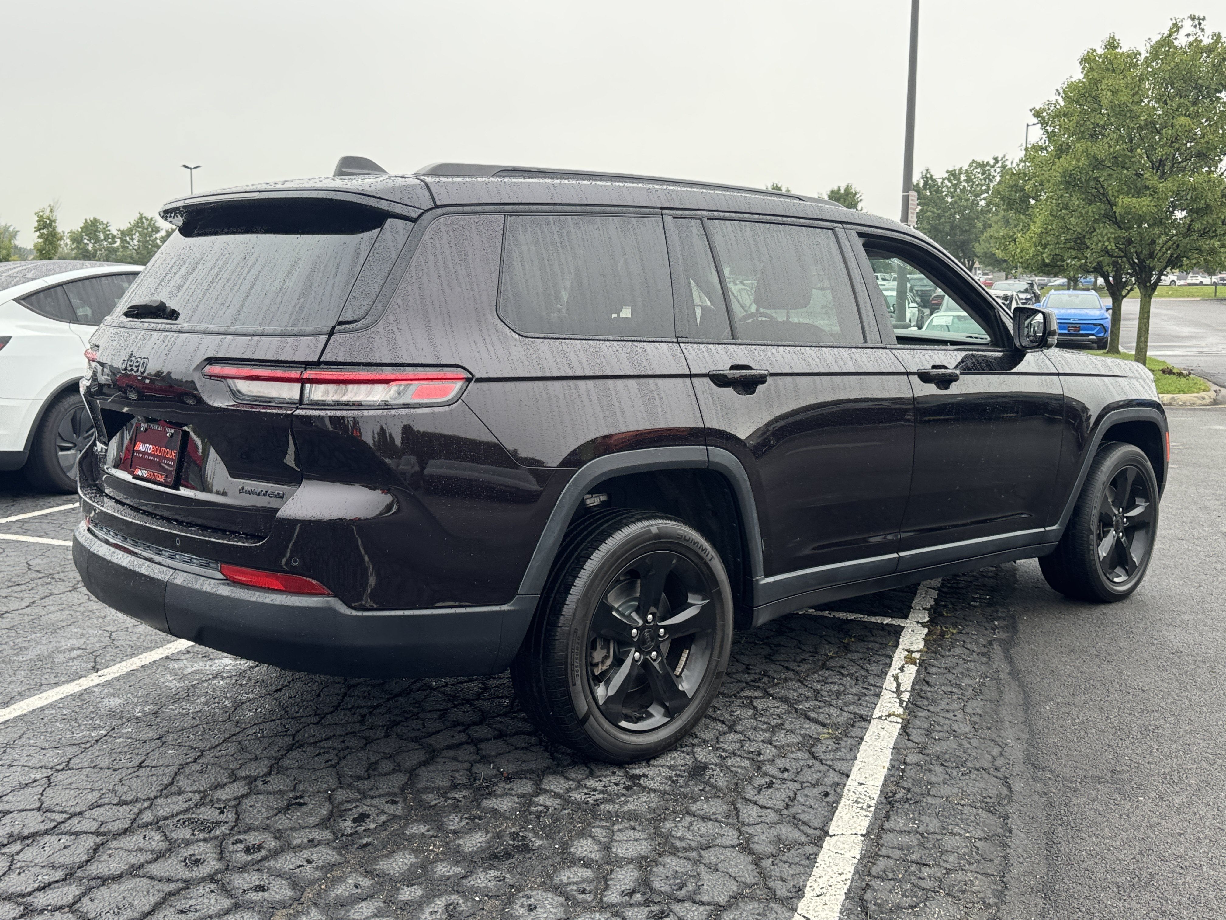Used 2022 Jeep Grand Cherokee L Limited w/ Black Appearance Package AWD/4WD image 13