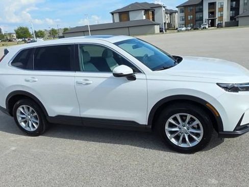 Used 2025 Honda CR-V EX image 3