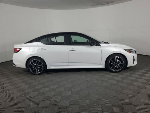 Used 2024 Nissan Sentra SR image 3