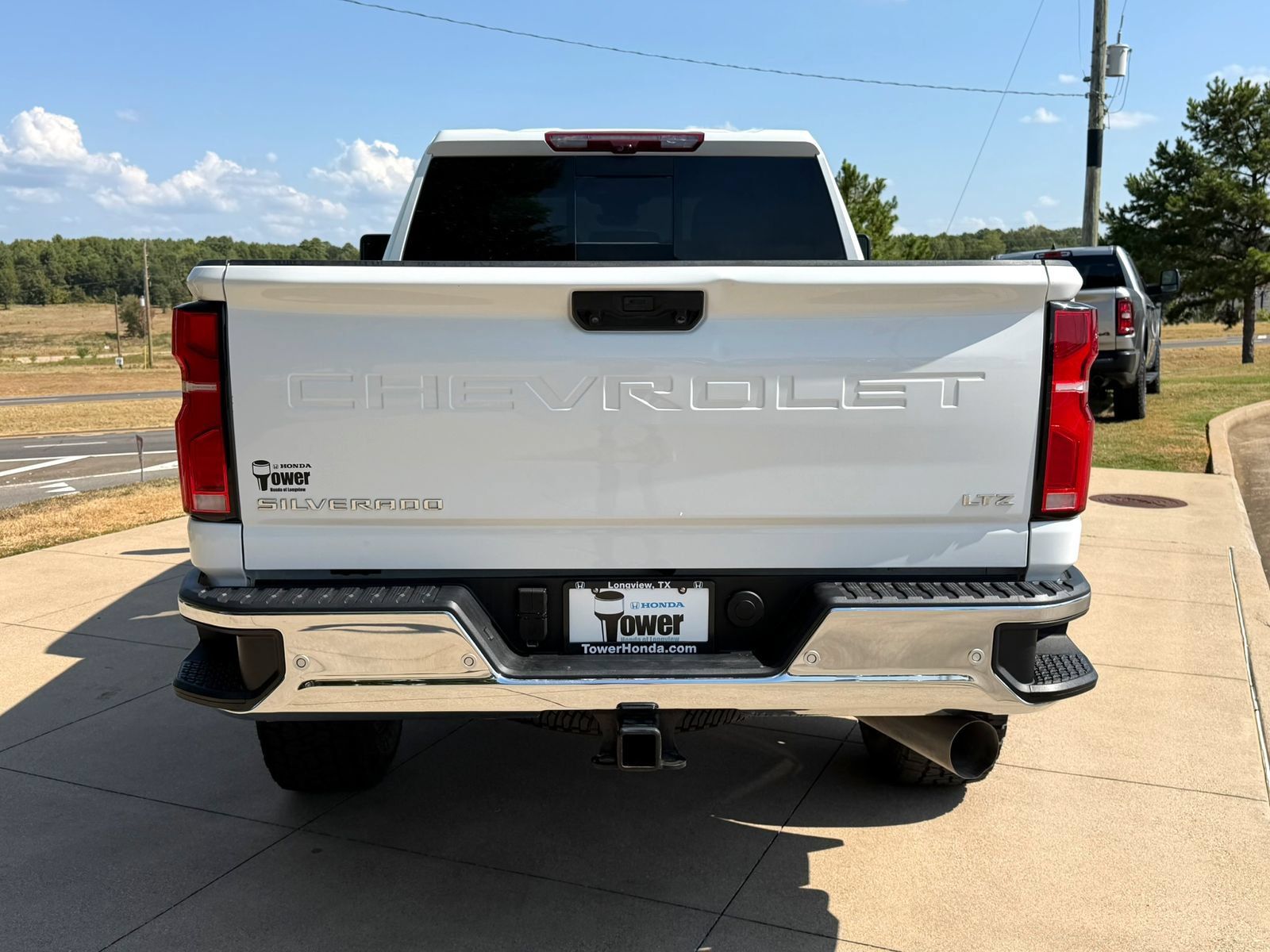 Used 2025 Chevrolet Silverado 2500 LTZ w/ LTZ Premium Package AWD/4WD image 5