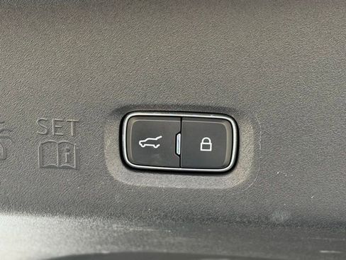 Used 2025 Ford Expedition Platinum image 27