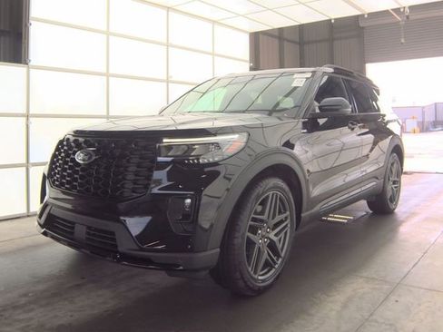 Used 2025 Ford Explorer ST-Line w/ Premium Package AWD/4WD image 4