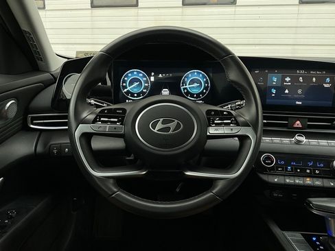 Used 2025 Hyundai Elantra SEL image 35