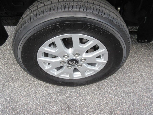 Used 2025 Toyota Tacoma SR5 AWD/4WD image 12