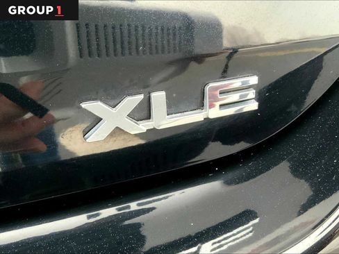 Used 2021 Toyota Highlander XLE AWD/4WD image 10