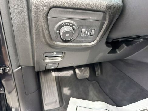 Used 2023 Jeep Grand Cherokee Limited w/ Black Appearance Package RWD image 17
